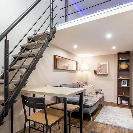 W11 A Weiner Apartment *